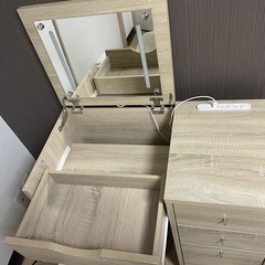 取引相手決定☆LEDミラー付きドレッサーの画像