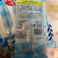 残り2つ　未開封　押し入れ用湿気取り　詰め替えの画像