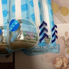 残り2つ　未開封　押し入れ用湿気取り　詰め替えの画像