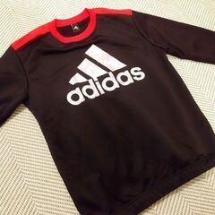 addidasロンTシャツ