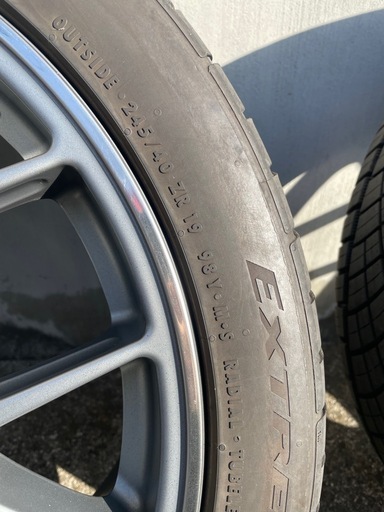 ※
取引先決定　値下げ　現金支払い可　ＢＢＳ　CH-R  19インチ　タイヤ溝あり 