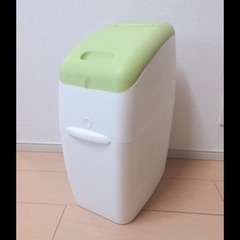 Aprica  オムツ　ゴミ箱　ダストボックス
