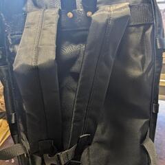 京都両洋高校のスクールカバンとシューズとカッターの画像