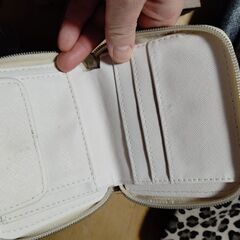 22日まで、財布とポーチの画像