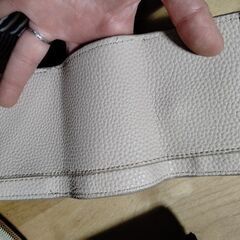 22日まで、財布とポーチの画像