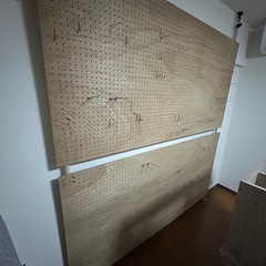 有孔ボード2枚と突っ張り棒と金具