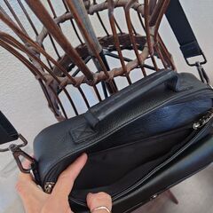 ショルダーバッグ　本革　の画像