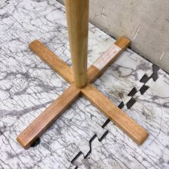  21937  木製 コートハンガー    ◆大阪市内・東大阪市他 6,000円以上ご購入で無料配達いたします！◆ ※高槻・枚方方面◆西宮・尼崎方面◆生駒方面　それぞれ条件付き無料配送あり！            の画像