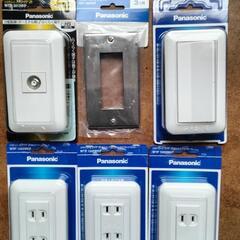 電源ボタン、コンセント、等