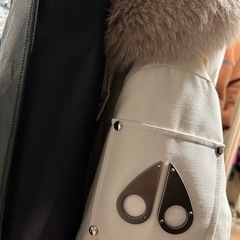 Moose Knuckles ダウンの画像