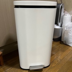新古品　ニトリ30lゴミ箱