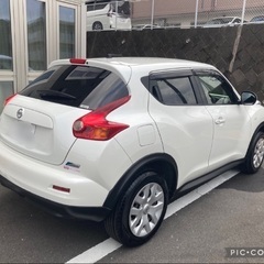 日産 ジューク １５ＲＸ　タイプＶ　2013年式  73000km 車検R8年8月！　Ｂｌｕｅｔｏｏｔｈオーディオ　記録簿　ドライブレコ－ダ－　キーレス　ミュージックプレイヤー　助手席エアバック　運転席エアバック　オートエアコン の画像
