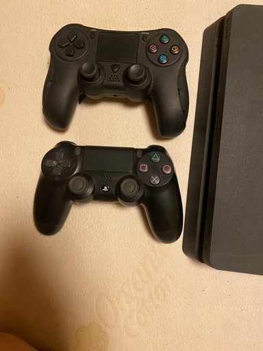 PS4とコントローラー