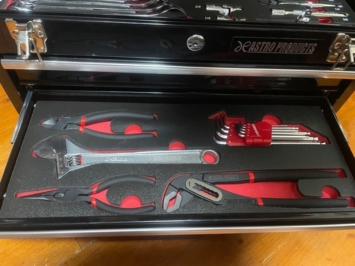 アストロ　工具セット82点組TS227