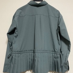 BEAMSブラウスの画像