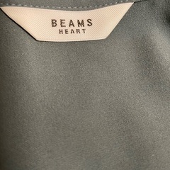 BEAMSブラウスの画像