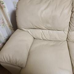 <先行の方と調整中です> ＜値下げしました！＞３人掛けソファ 中古 の画像