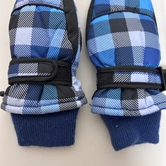 幼児　ゴーグルと手袋の画像