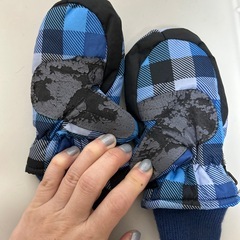 幼児　ゴーグルと手袋の画像