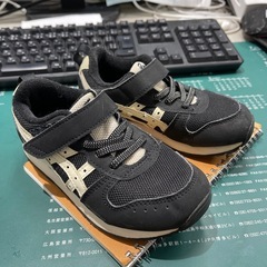 靴アシックスキッズ17.5センチ
