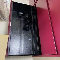 外国製 おしゃれな赤いキャビネット　高さ約164cm×幅約91cm×奥行約46cmの画像