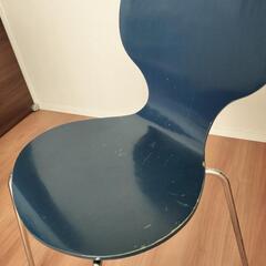 【椅子】青〜紺色、木製＆金属製、丈夫です。の画像