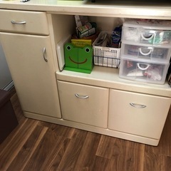 お取引中につき一時受付終了します食器棚の画像