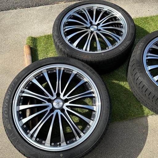 ロクサーニホイールトーヨータイヤ