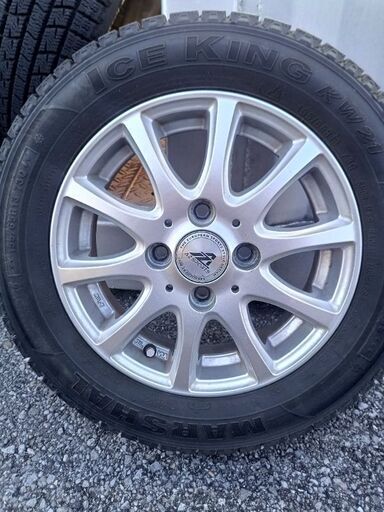 スタッドレスタイヤ