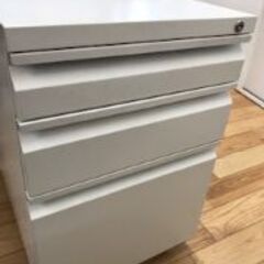 事務用キャビネット鍵付きの画像