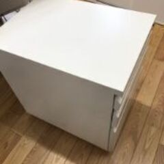 事務用キャビネット鍵付きの画像