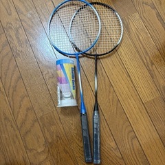 バトミントン　ラケット　シャトル