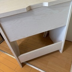 3/2処分します！コンパクトな机の画像