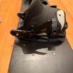 スノーボード板ブラックの画像