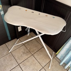 ☆美品☆  折りたたみ式  アイロン台 軽量✧