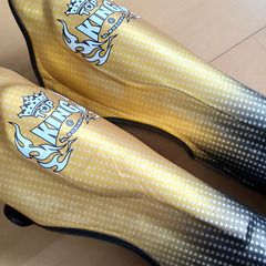 キックミット+レガースJr（子供）Sサイズ（金/黒TOP KING ）の画像