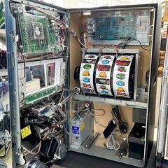 北海道 千歳市/恵庭市 オーイズミ ひぐらしのなく頃に祭2 パチスロ スロット 実機 6号機 コイン不要機 ボリューム調整 家庭用電源 データカウンターの画像