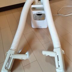 【値下げ】アイリスオーヤマ ふとん乾燥機 カラリエ （ふとんクリーナーつき）の画像