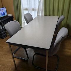 釧路市　テーブルと椅子4