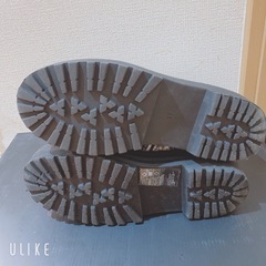 白 蛇柄 ブーツの画像