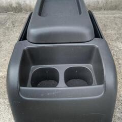 ハイエース　コンソールボックスの画像