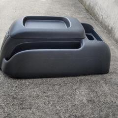 ハイエース　コンソールボックスの画像