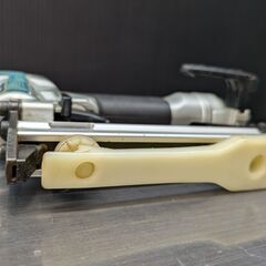 【値下げ特価品】【中古】マキタ　常圧タッカ　AT425AK　ケース・取扱説明書付き【ハンズクラフト熊本けやき通り店】【引き取り限定】の画像