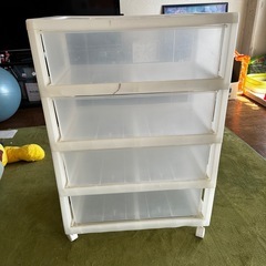 収納ラック 4段 透明 収納ケースの画像