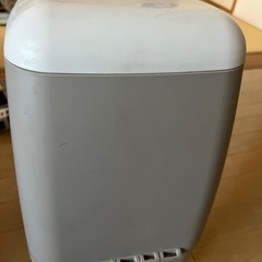 アップリカ　オムツ用ゴミ箱の画像