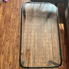 ガラスのテーブル
