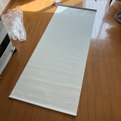 ロールスクリーンです、カーテンの画像