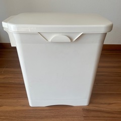 ニトリ　ゴミ箱　35L ペダル式の画像