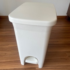 ニトリ　ゴミ箱　35L ペダル式