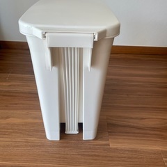 ニトリ　ゴミ箱　35L ペダル式の画像